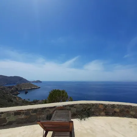 C & C _ Cycladic House With Endless Sea View 度假居 *