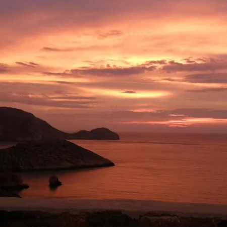 Holiday home C & C _ Cycladic House With Endless Sea View