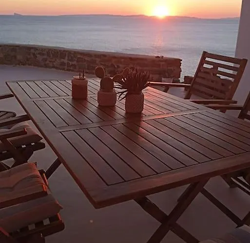 Дом отдыха C & C _ Cycladic House With Endless Sea View Эрмуполис